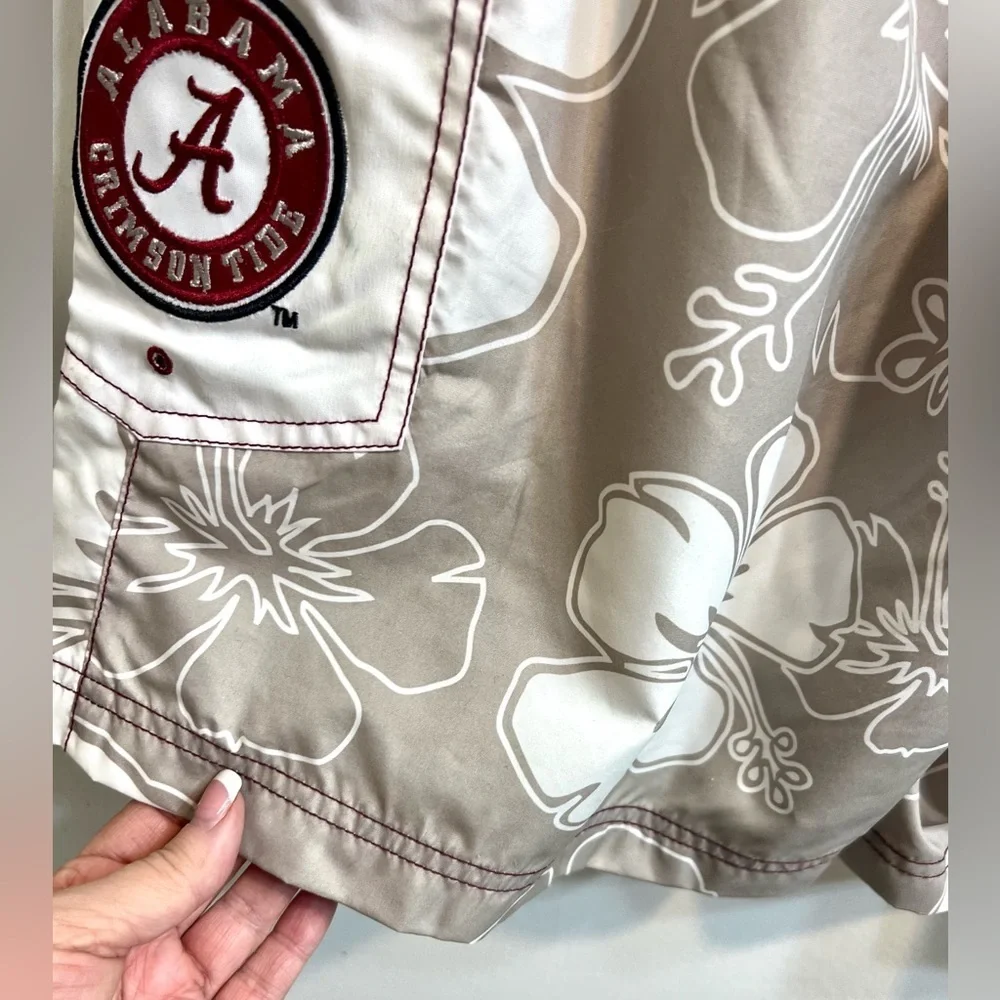 GIII Sports by Carl Banks Alabama Hawaiian Swim Trunks - Size Large